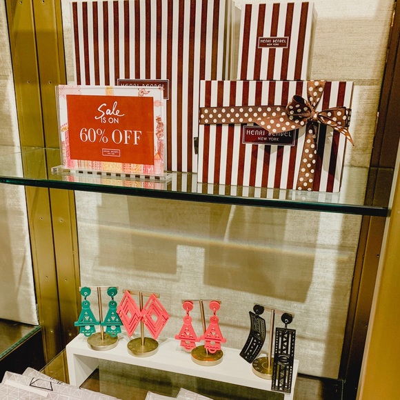 Henri Bendel Wrapping Paper Tissue Paper 🤍🤎 2 sheets - Picture 12 of 14